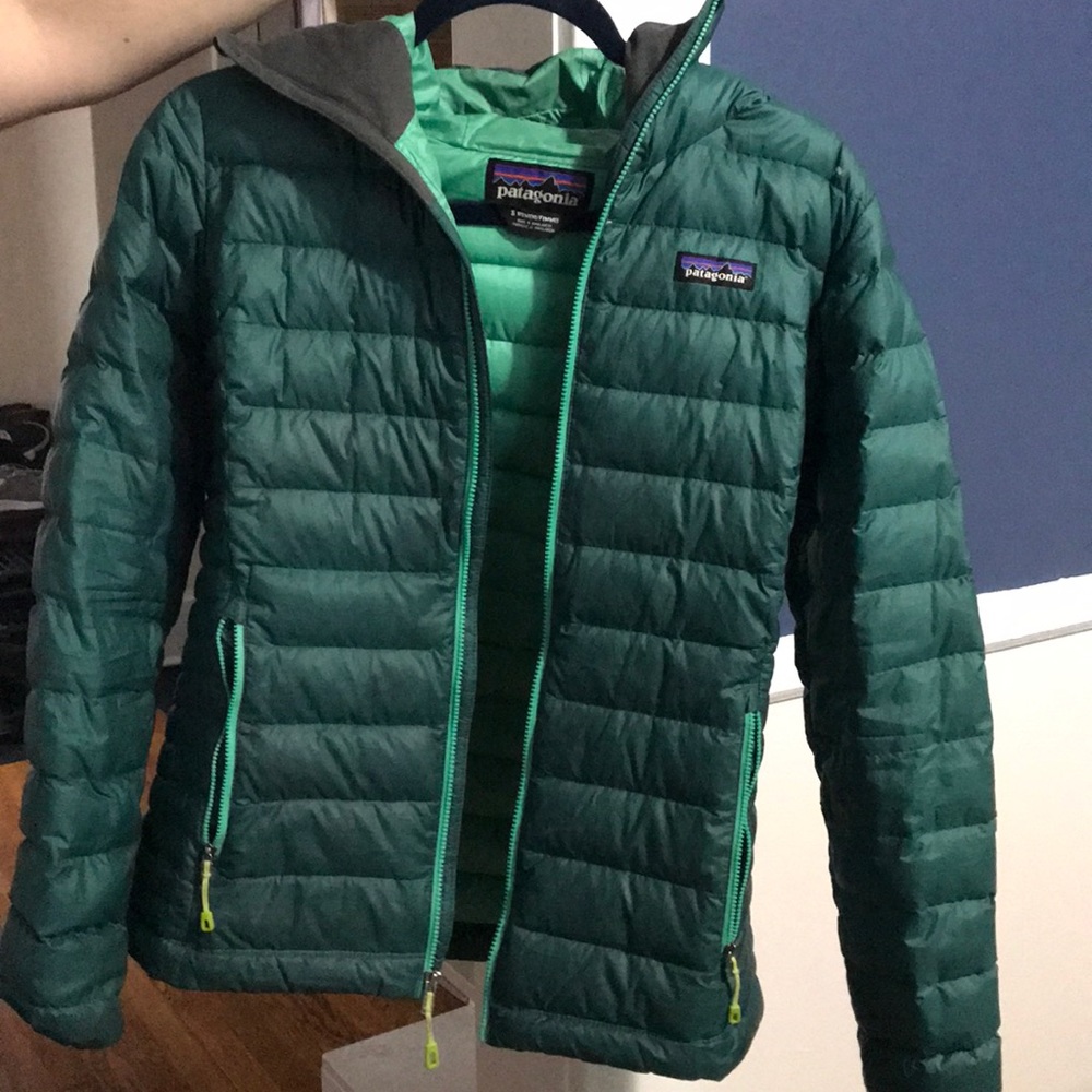 Patagonia Down Sweater Hoody, size small